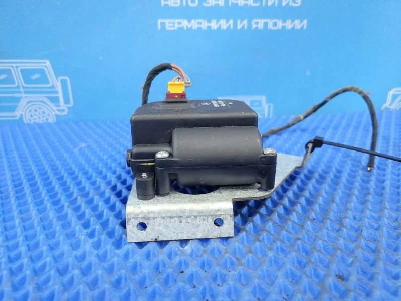 Моторчик oткpывания форточки задний левый