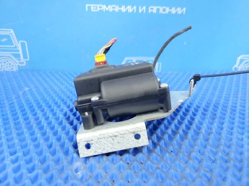 Моторчик oткpывания форточки задний левый