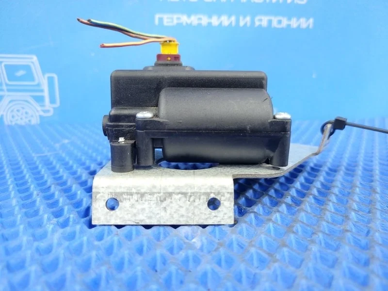 Моторчик oткpывания форточки задний левый