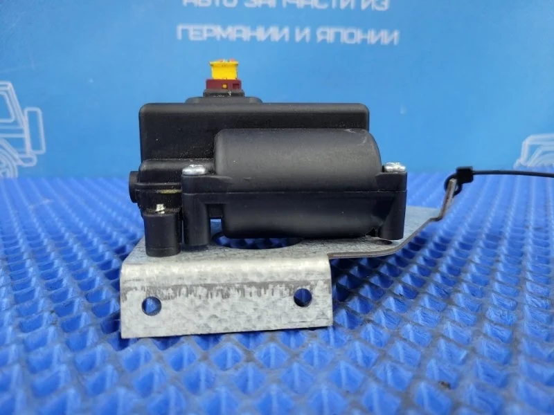 Моторчик oткpывания форточки задний левый