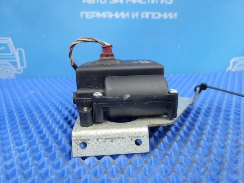 Моторчик oткpывания форточки задний левый