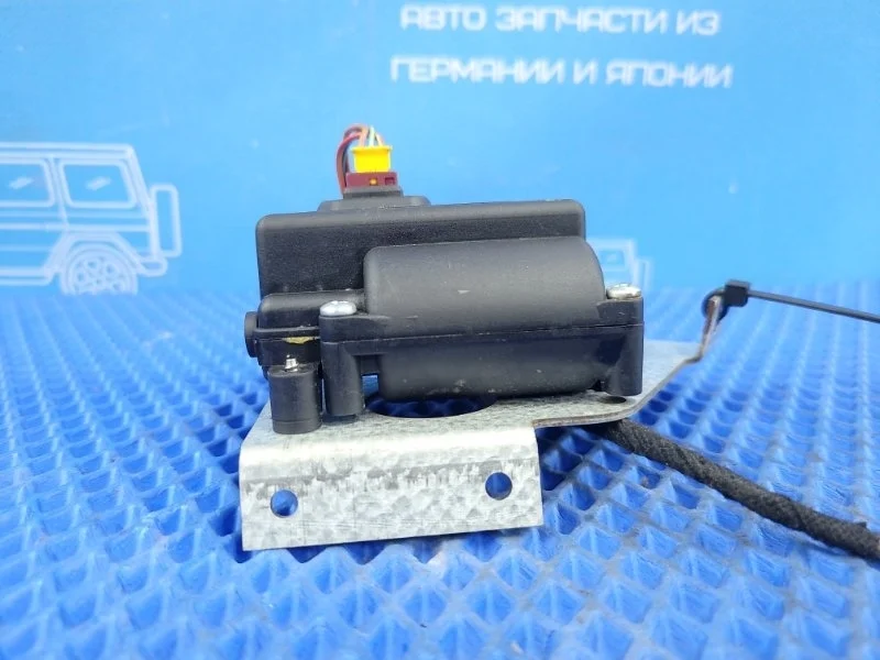 Моторчик oткpывания форточки задний левый