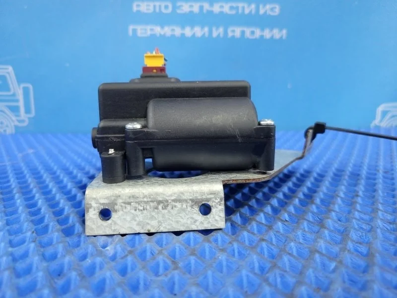 Моторчик oткpывания форточки задний левый