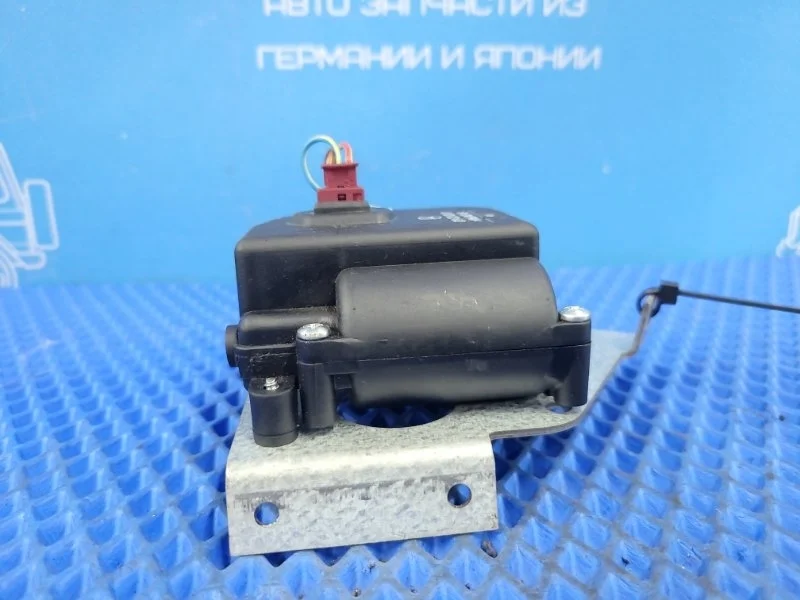 Моторчик oткpывания форточки задний левый