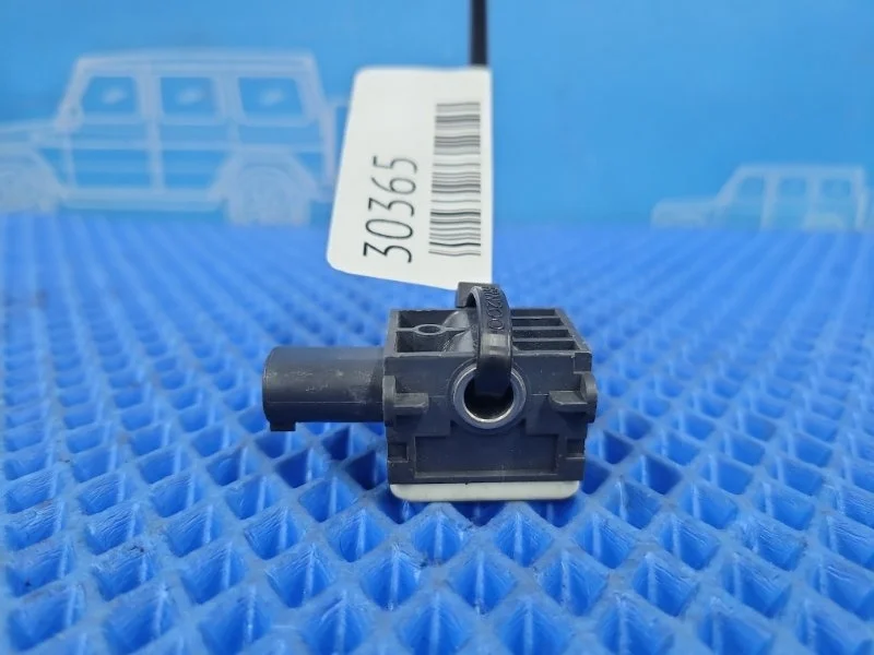 Датчик airbag передний правый Mercedes-Benz