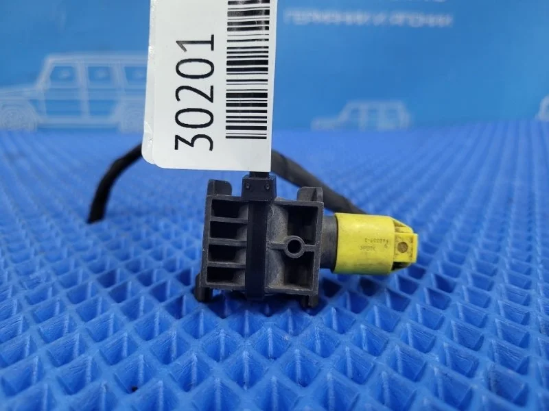 Датчик airbag передний правый Mercedes-Benz