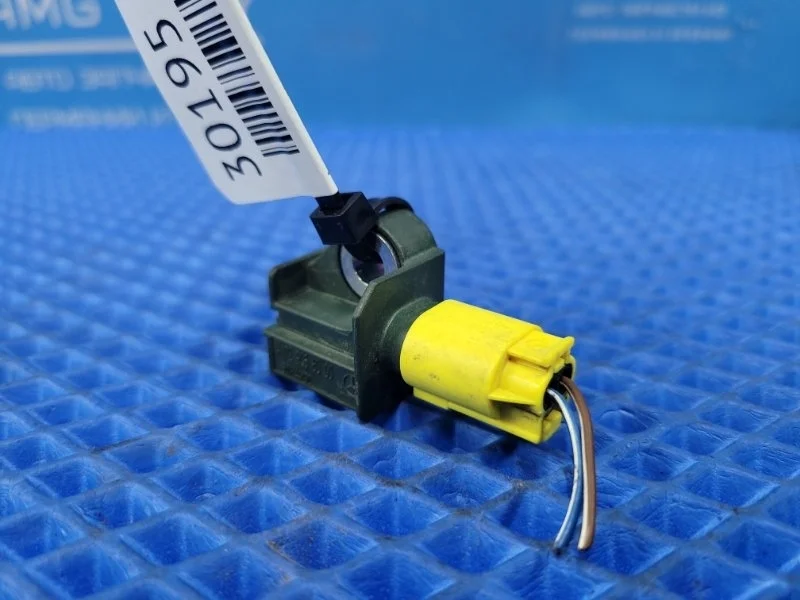 Датчик ускорения Mercedes-Benz E-class W212