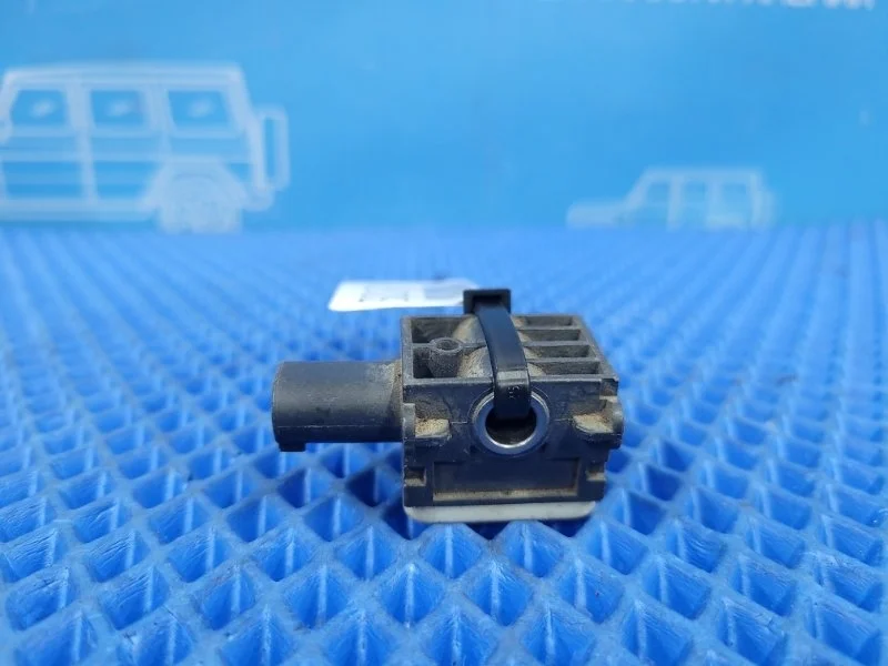 Датчик airbag передний правый Mercedes-Benz