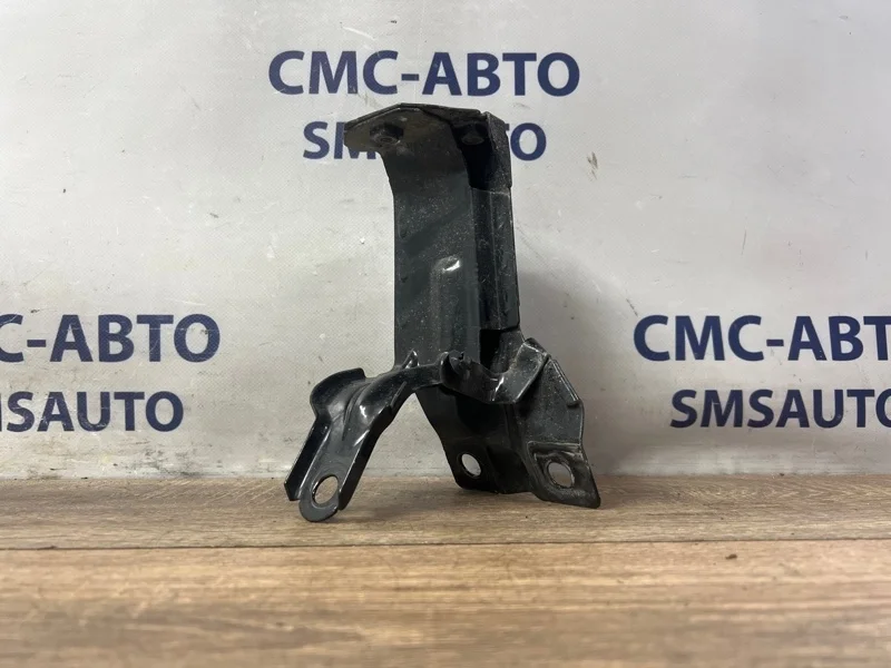 Кронштейн Volvo Xc60 2014-2017 31261932 ХС60 B5254T12, правый