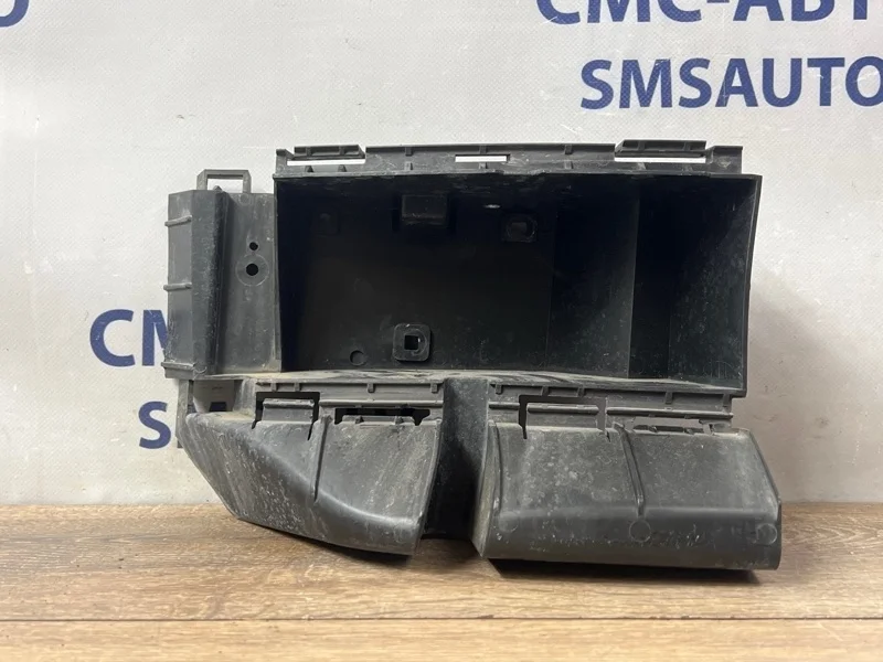 Кронштейн бампера под фонарь Volvo Xc90 30698137 ХС90 4.4 B8444S, задний левый