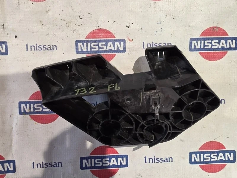 Кронштейн крепления фары Nissan X Trail 2015 260924CA0A T32 R9M, передний левый