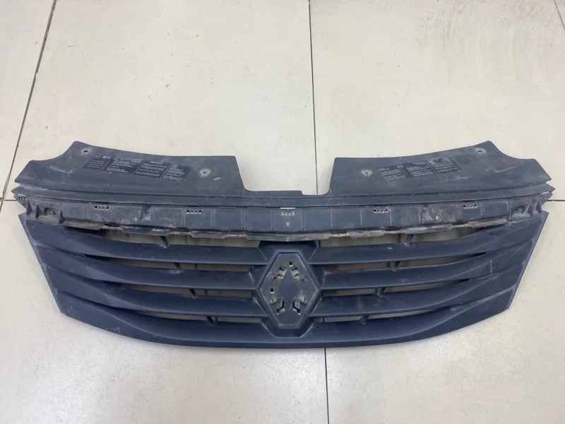 Решетка радиатора Renault Logan 1