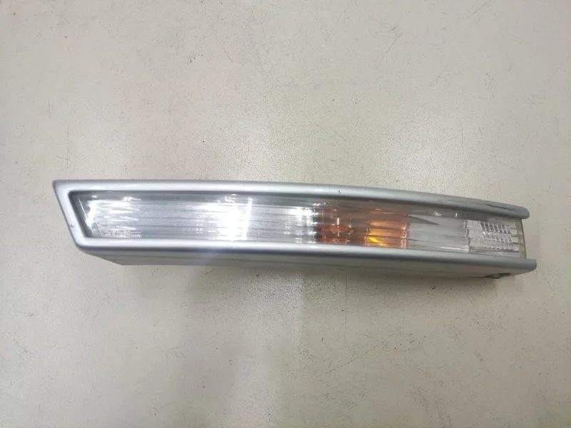 Указатель поворота в бампер правый Volkswagen