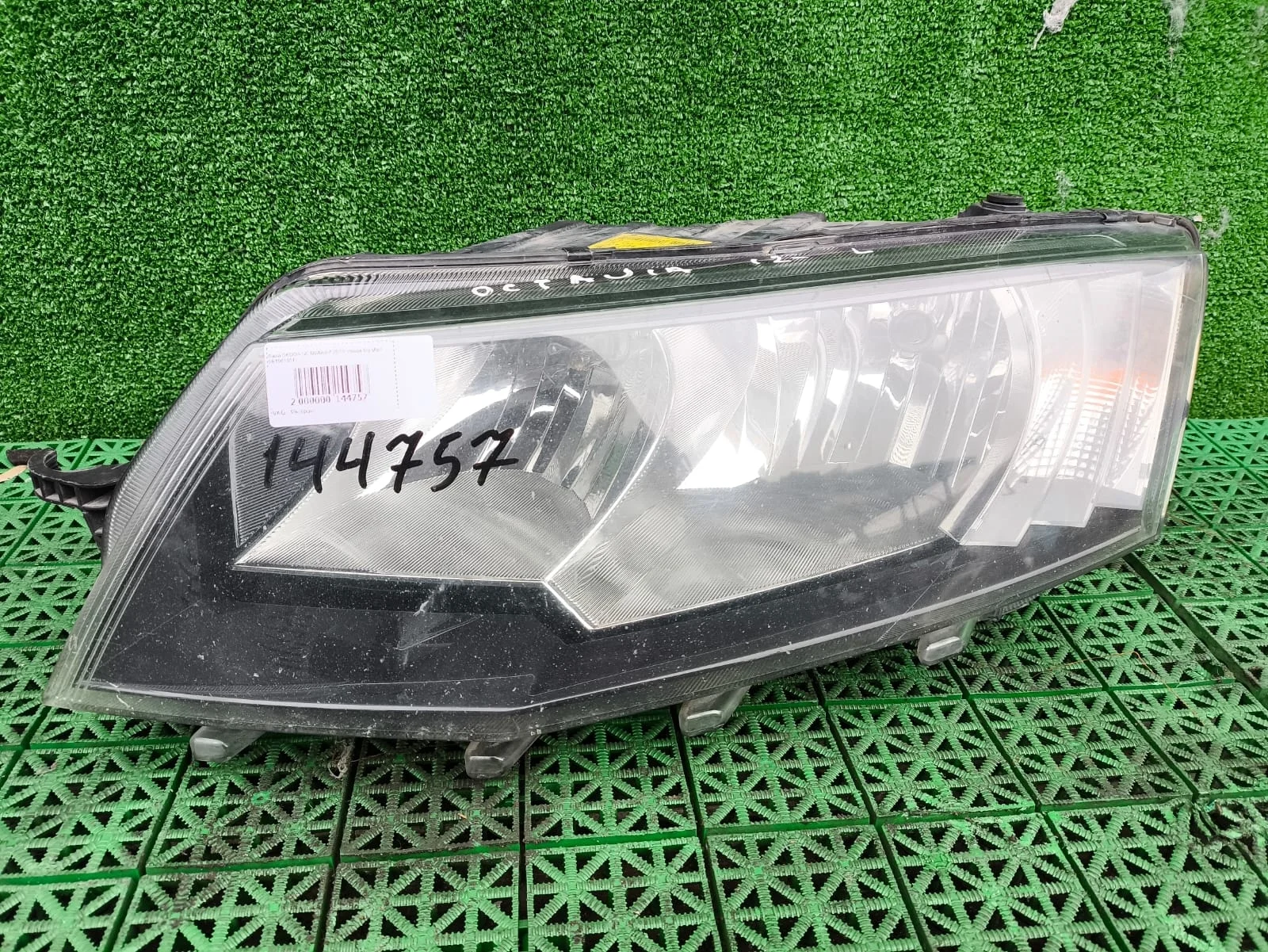 Фара SKODA OCTAVIA A7 2013- левая б/у OCTAVIA A7(2013-