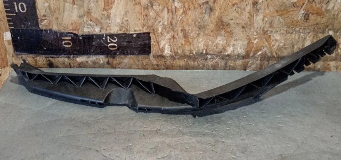 Кронштейн переднего бампера правый Skoda Octavia II рестайлинг (2008—2013) 2010 1Z/F9R