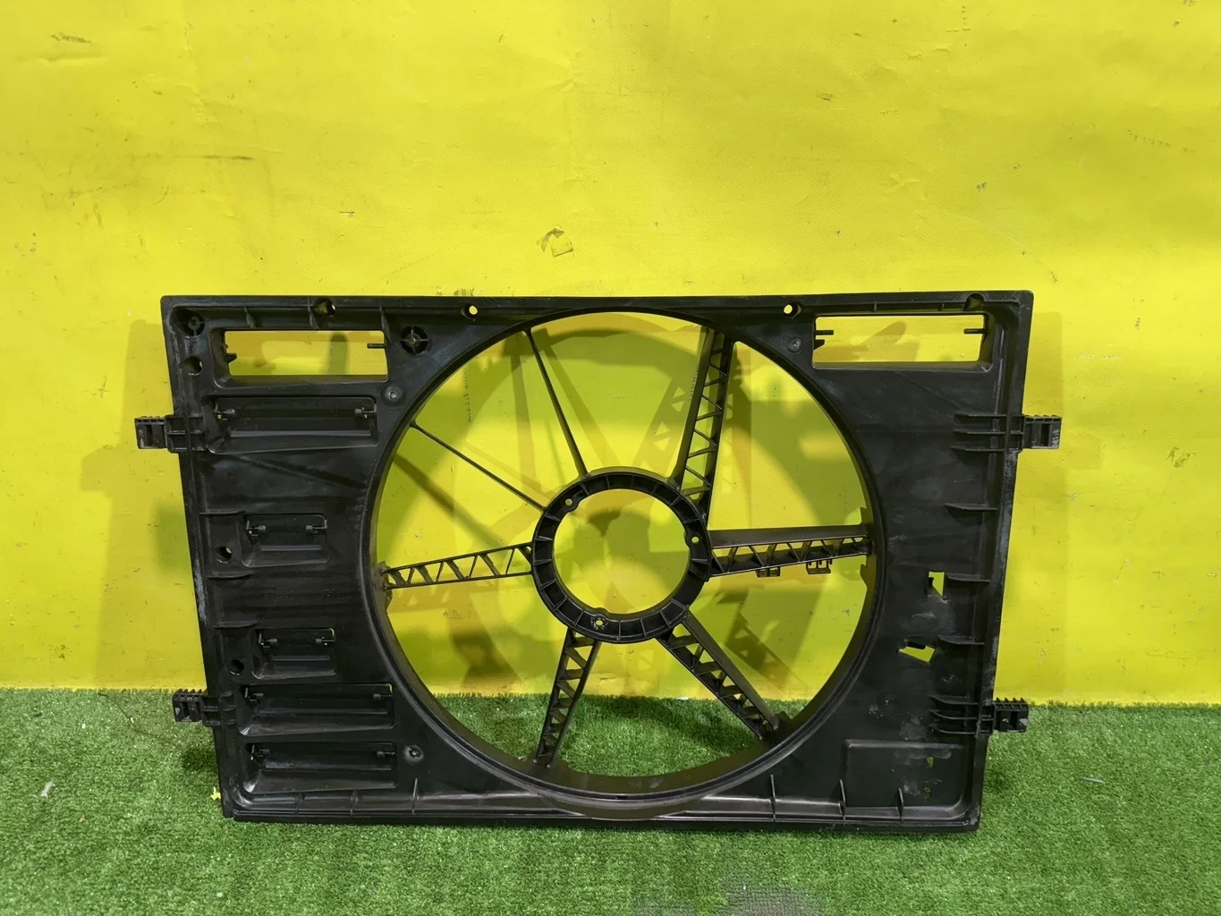 Диффузор вентилятора  Volkswagen  Tiguan Mk2 2016 5Q0121205AN 40740