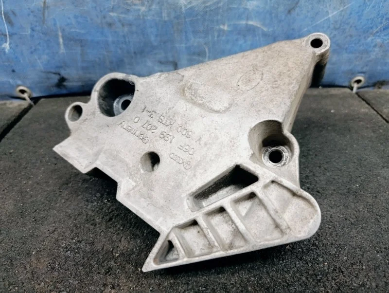 Кронштейн двигателя Volkswagen Golf 6 2012 06F199207Q 1.6 BSE