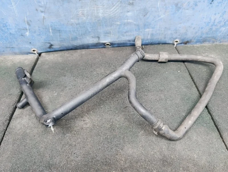 Патрубок системы охлаждения Volkswagen Golf 6 2012 06A121065DE 1.6 BSE