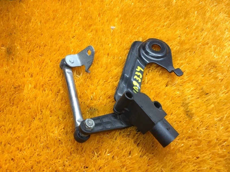 Датчик высоты дорожного просвета Audi Q5 2009 1T0907503A 8R CDNC, задний левый