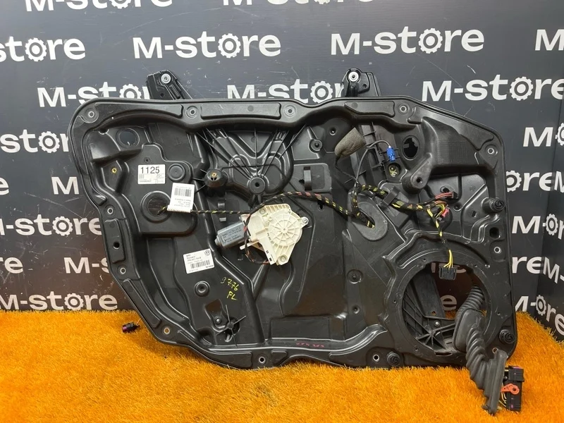 Стеклоподъемник Volkswagen Touareg 2011 7P6837755B 7P CGRA, передний левый