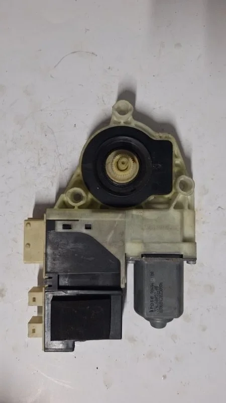 Мотор стеклоподъемника Citroen C4 2004-2010 9681576080 1, левый