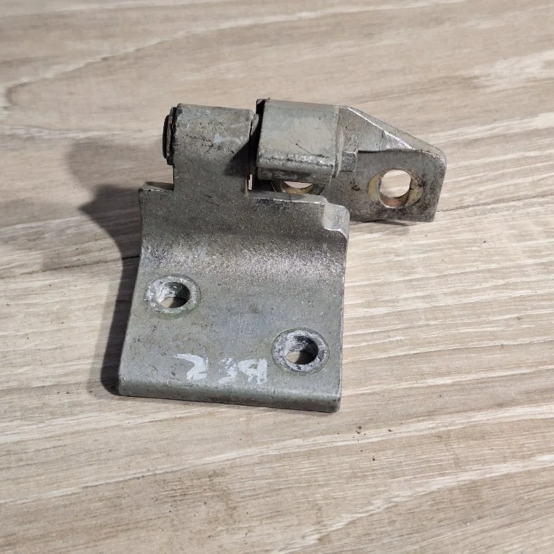 Петля двери Citroen Berlingo 2002-2012 9035L0 M59