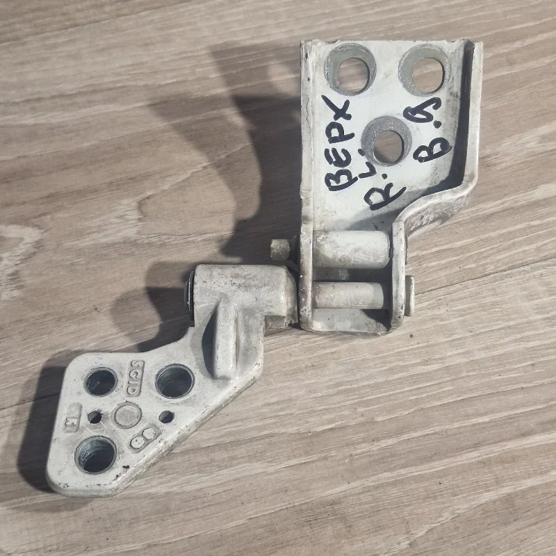 Петля двери Peugeot Partner 2008-2016 8717C0 B9, задняя