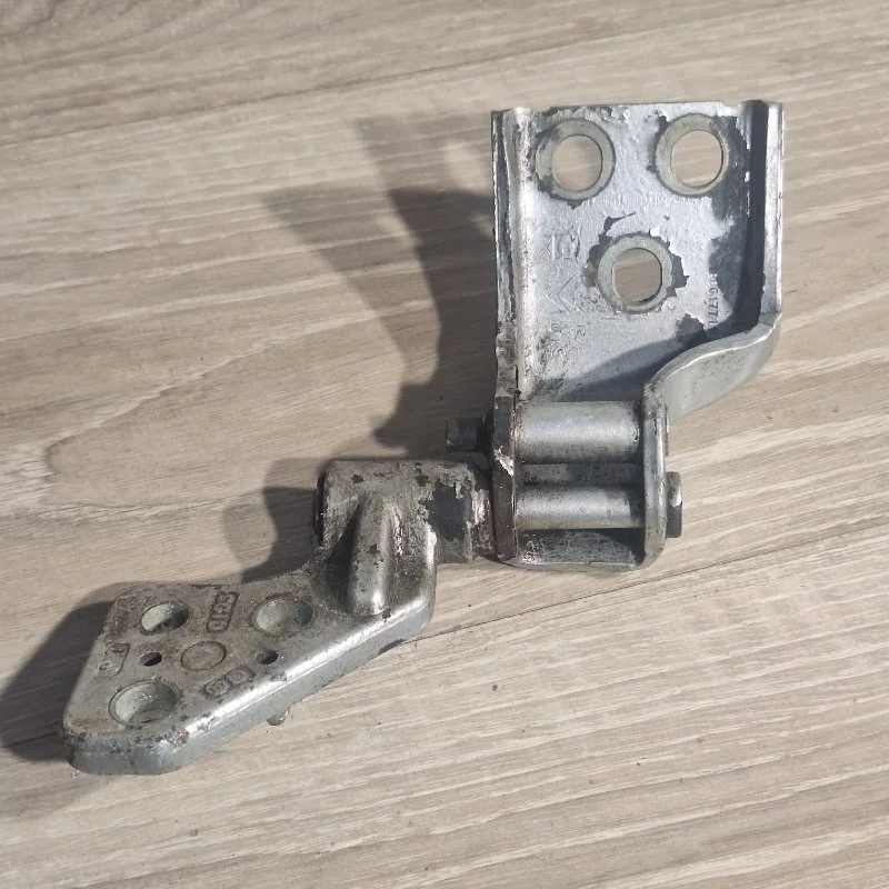 Петля двери Peugeot Partner 2008-2016 8717C0 B9, задняя