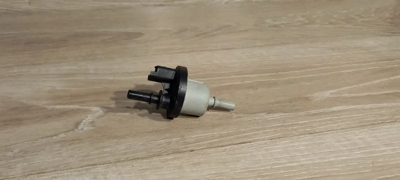 Клапан абсорбера Renault Megane 2007 8200248821 2 K4M