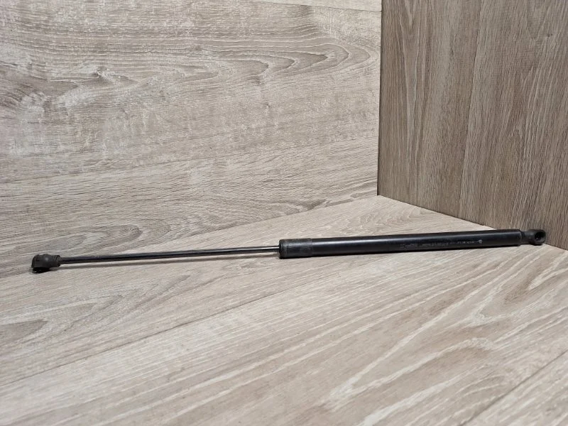 Амортизатор капота Renault Sandero 2013-2018 654713274R 2