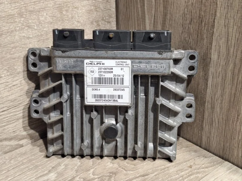 Блок управления двигателем Renault Duster 2010-2020 237100703R 1