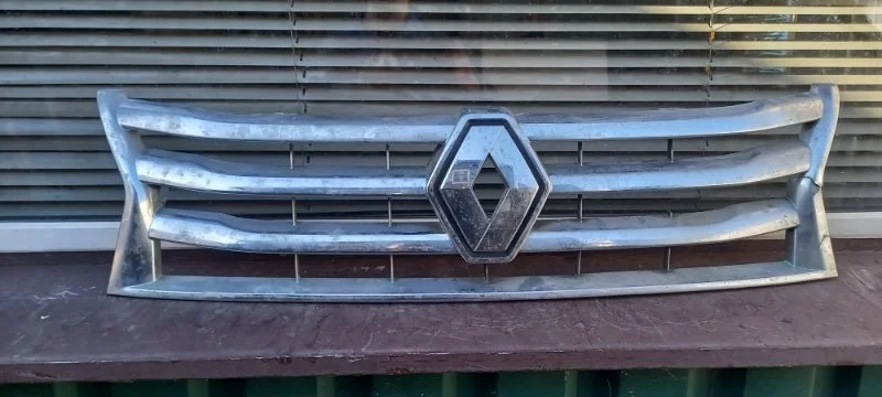 Решетка радиатора Renault Duster 2011 623825665R 1, передняя