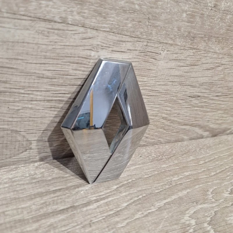 Эмблема Renault Logan 2013-2019 908894785R, задняя