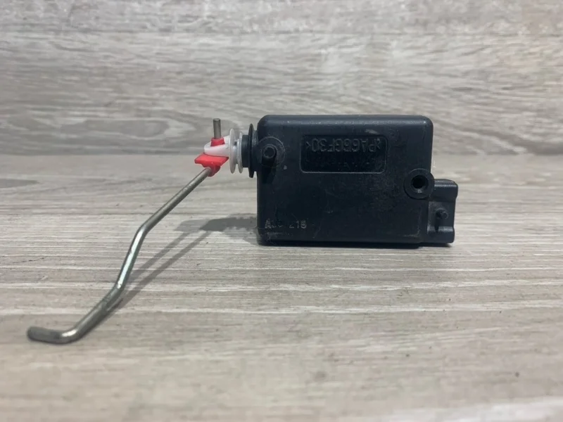 Активатор замка двери Renault Logan 2014-2018 7700712901 2