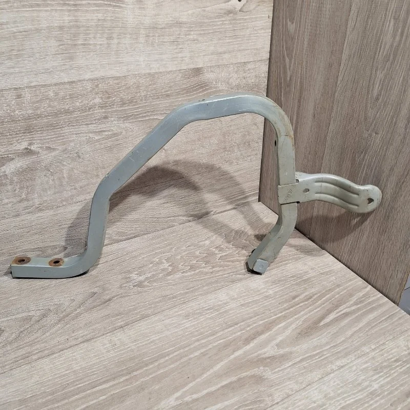 Петля крышки багажника Renault Logan 2004-2014 6001546880 1