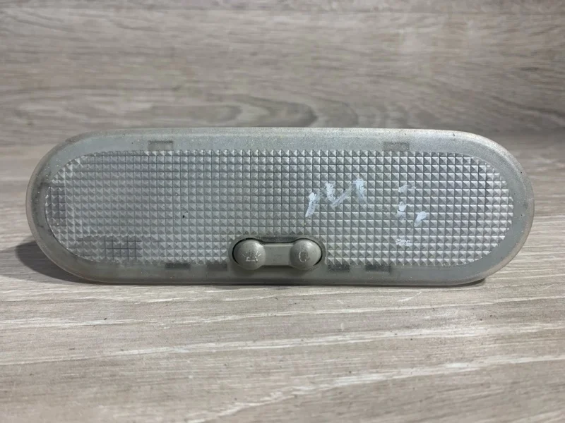 Плафон подсветки салона Renault Sandero 2004-2022 8200074362 ХЭТЧБЕК (5ДВ)