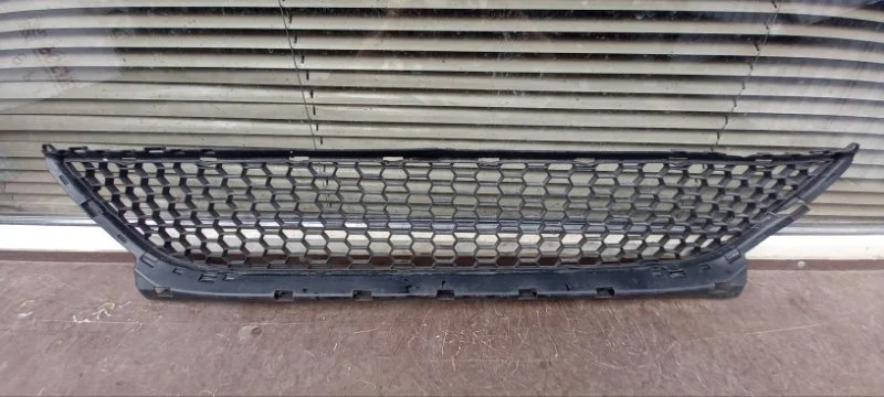 Решетка в бампер Renault Logan 2008-2014 8200752803 1, передняя