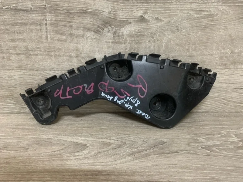 Кронштейн бампера Renault Duster 2002-2020 622200145R 1, задний правый