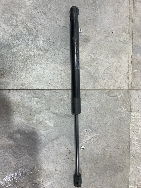 Амортизатор двери багажника Renault Duster 2010-2020 904520004R 1