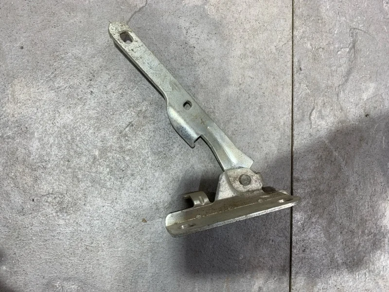 Петля капота Renault Logan 2004-2014 6001546876 1, правая