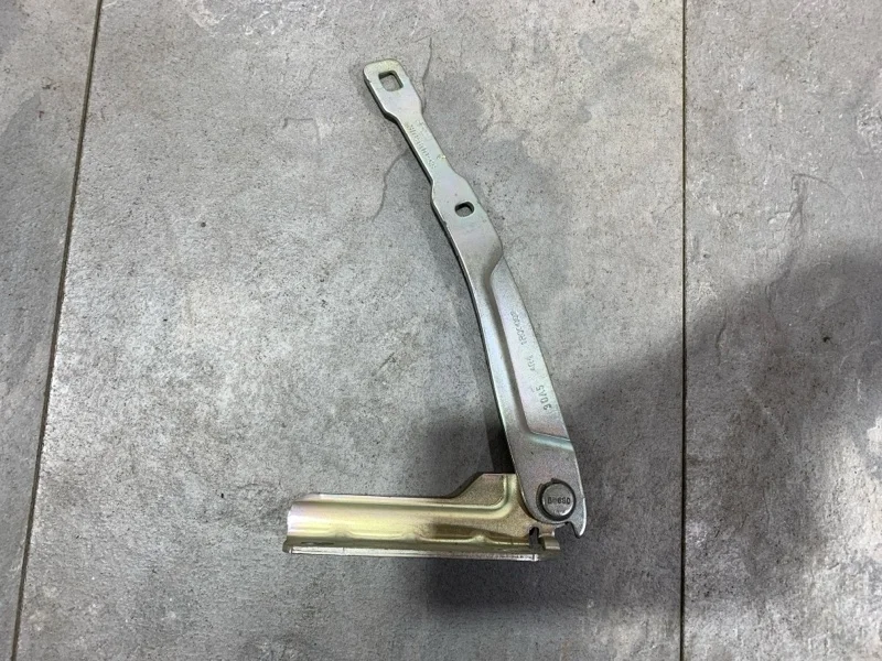 Петля капота Renault Logan 2013-2019 654009401R 2, правая