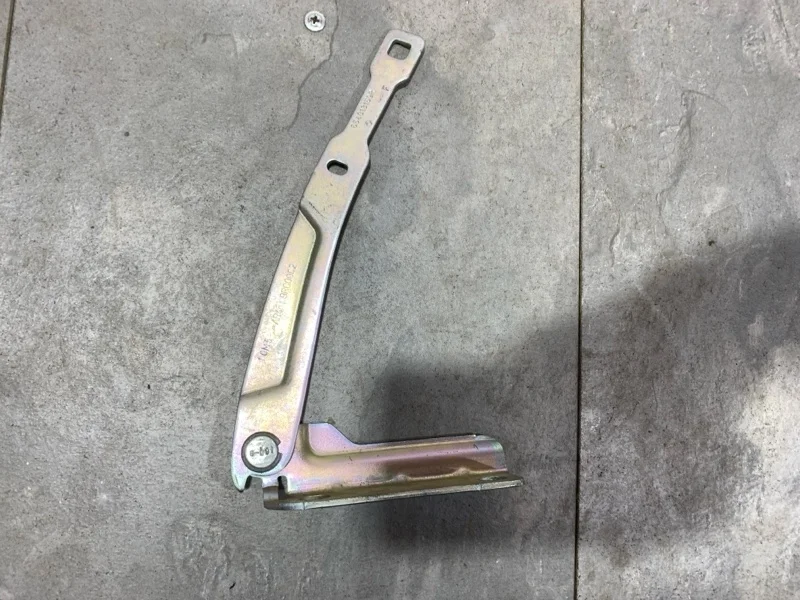 Петля капота Renault Logan 2013-2019 654013159R 2, левая