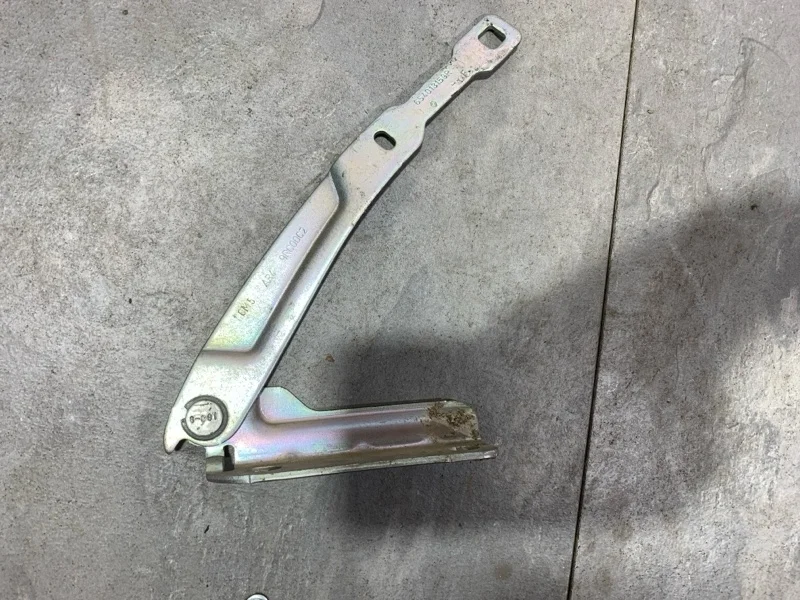 Петля капота Renault Logan 2013-2019 654013159R 2, левая