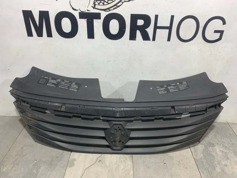 Решетка радиатора Renault Logan 2009-2014 8200752748 1