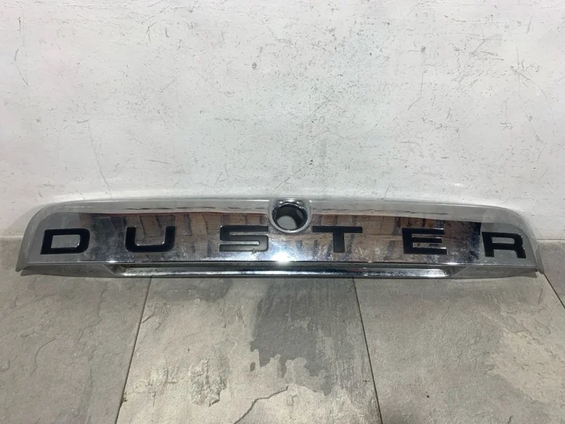 Накладка крышки багажника Renault Duster 2010-2015 848100075R 1