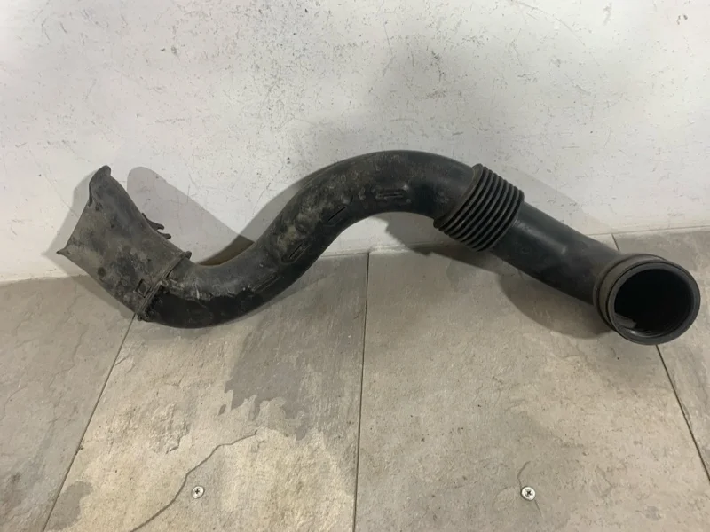 Патрубок воздушного фильтра Renault Kaptur 2019 165556691R H4M