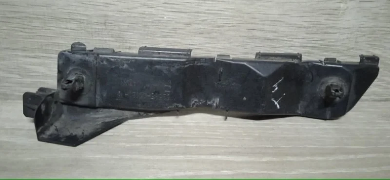 Кронштейн бампера Toyota Avensis 2002-2010 5253505020, передний правый