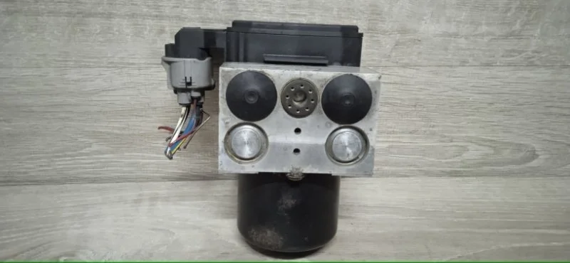Блок ABS Lexus Rx 1997-2003 4451048010 XU10