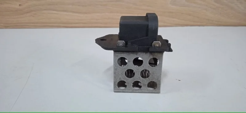 Реле отопителя Renault Laguna 2001-2005 8200045082