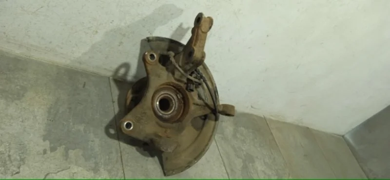 Кулак поворотный Renault Duster 2018 8200881829 H4M 430, передний правый